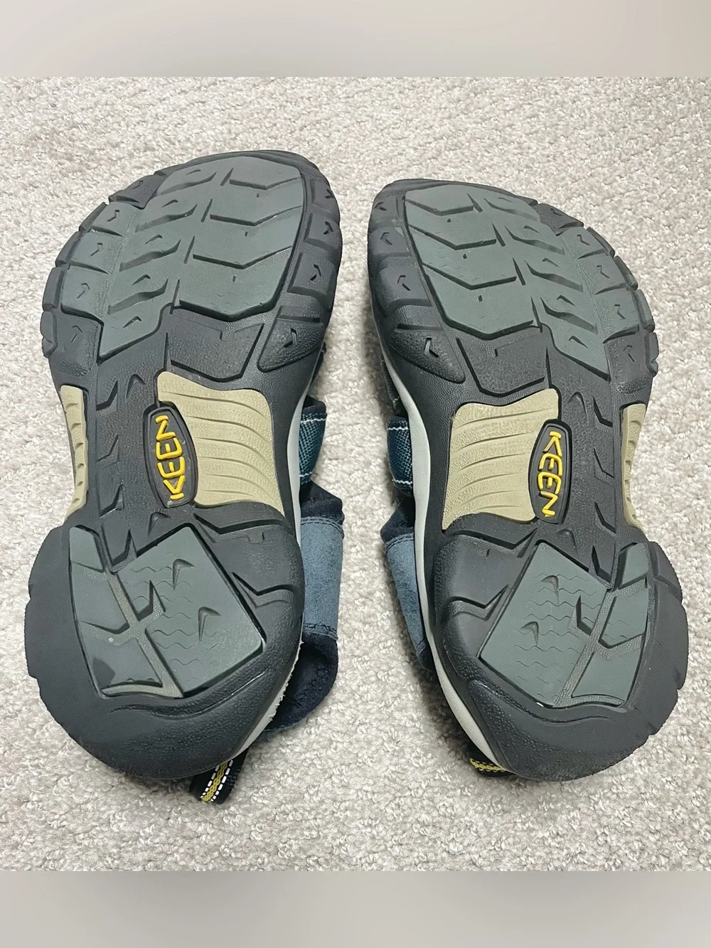 Keen sturdy mens